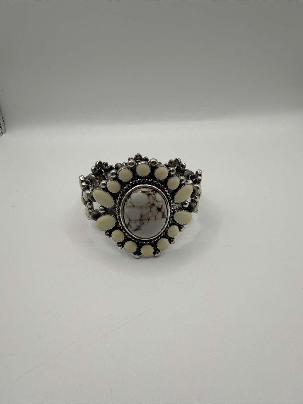 Southwestern White Stone Silver Tone Stretch Statement Bracelet